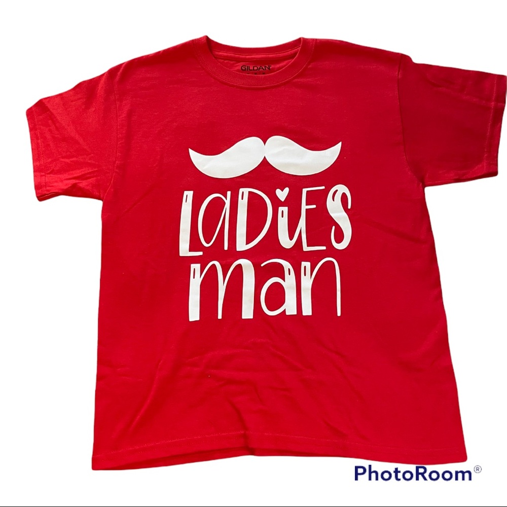 BRAND NEW - Red Gildan Youth Medium T-shirt - 100% cotton - With Graphic Decal